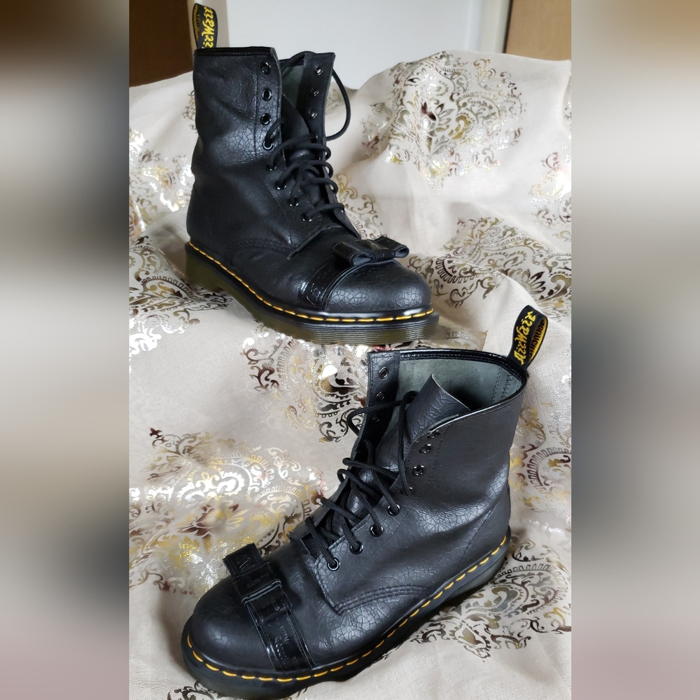 Dr Martens 1460 Crackle with bow,